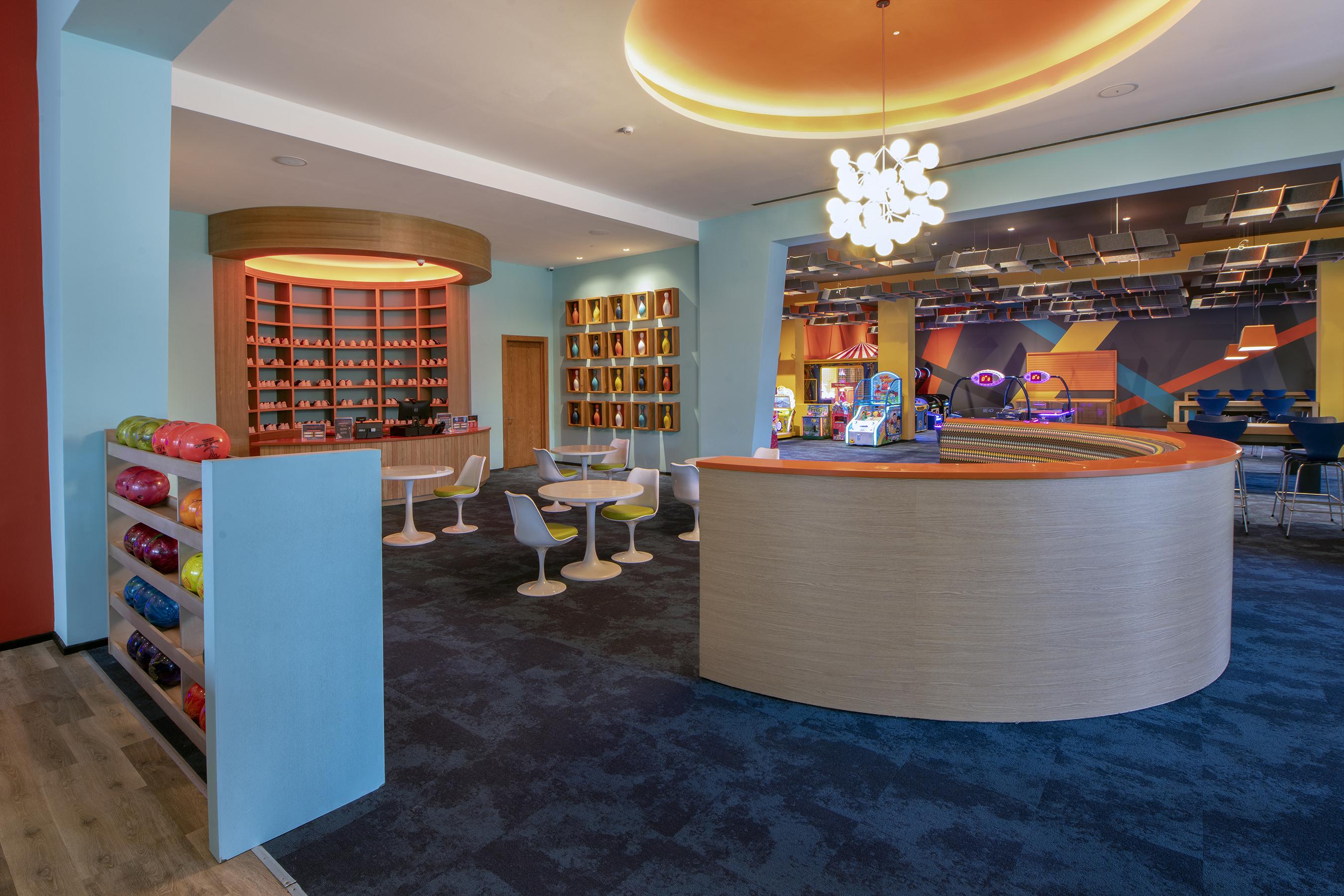 Lopesan Costa Bavaro Resort, Spa & Casino 푼타 카나 외부 사진 The interior of the hotel's bowling alley
