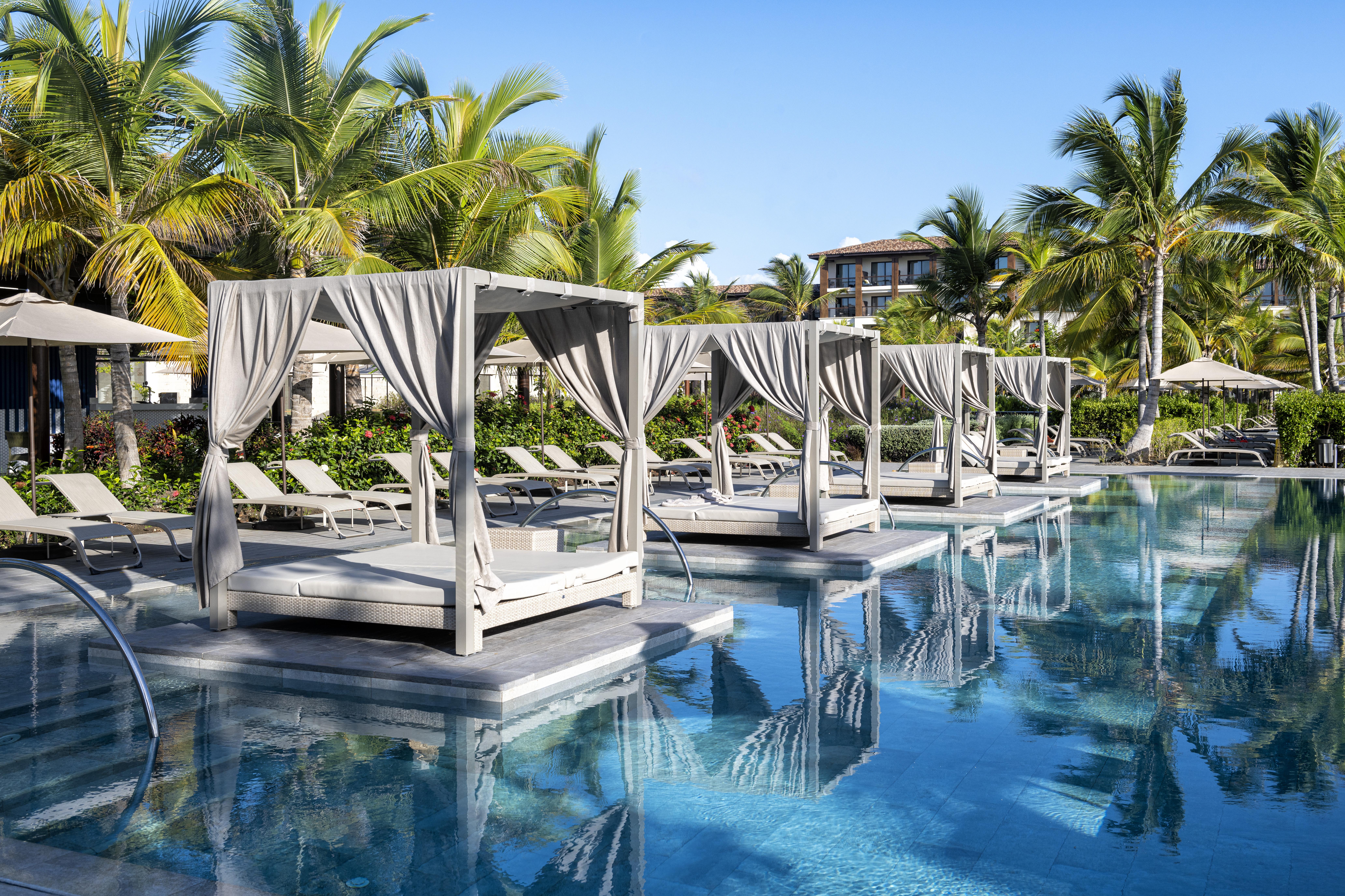 Lopesan Costa Bavaro Resort, Spa & Casino 푼타 카나 외부 사진 The pool at the Four Seasons Resort Punta Cana