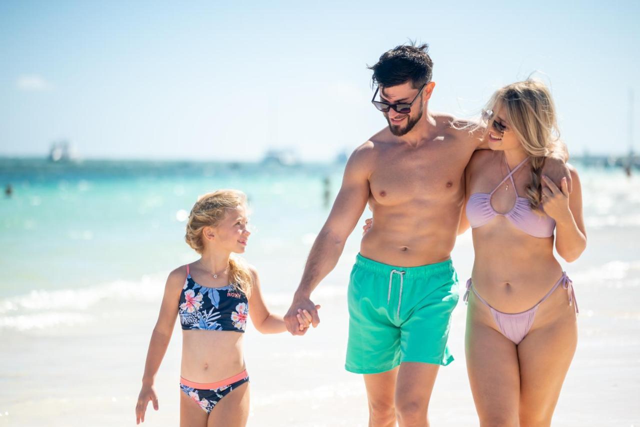Lopesan Costa Bavaro Resort, Spa & Casino 푼타 카나 외부 사진 Family on the beach