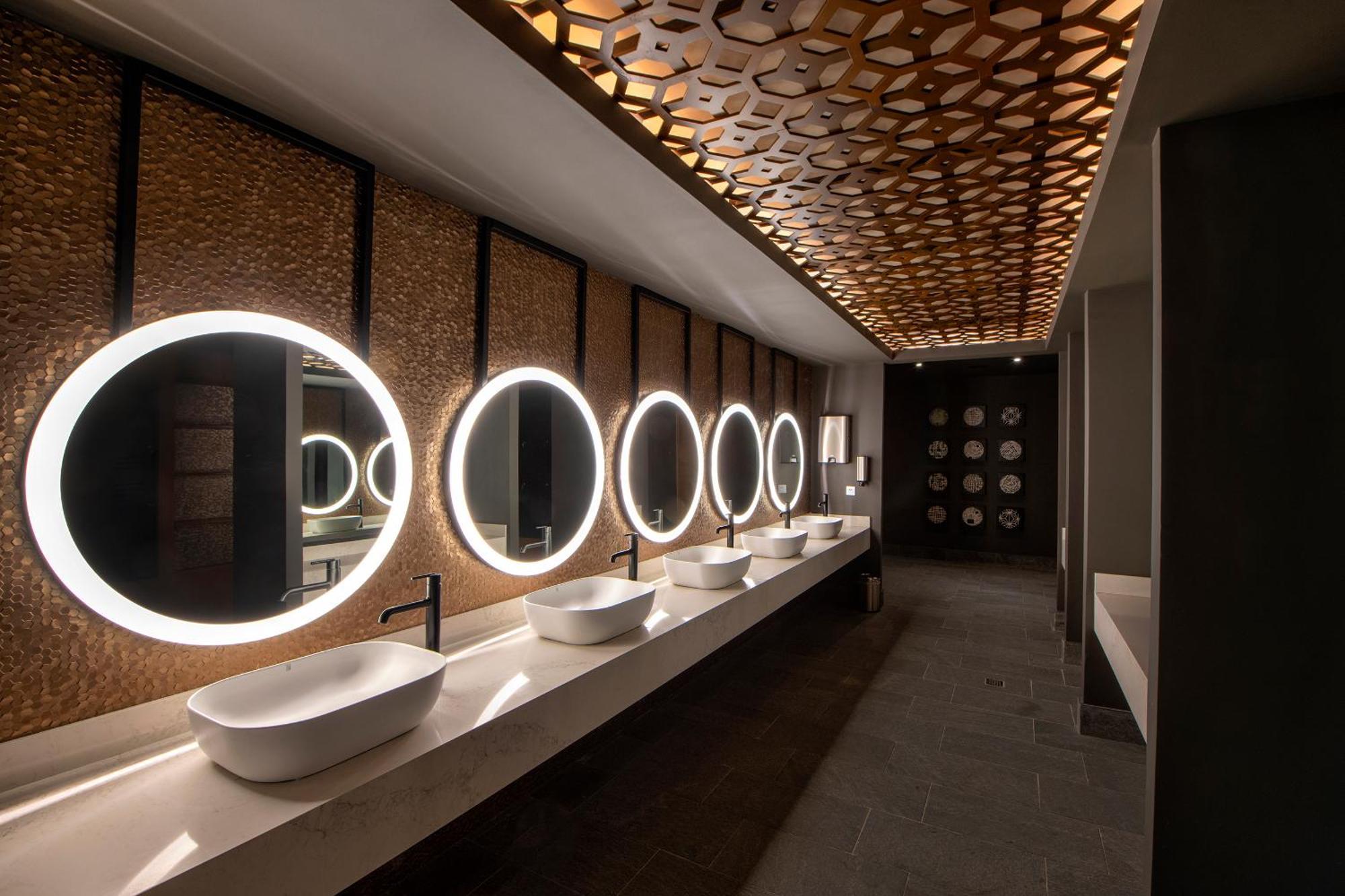 Lopesan Costa Bavaro Resort, Spa & Casino 푼타 카나 외부 사진 The interior of the public washroom at the National Museum of the Marine Corps