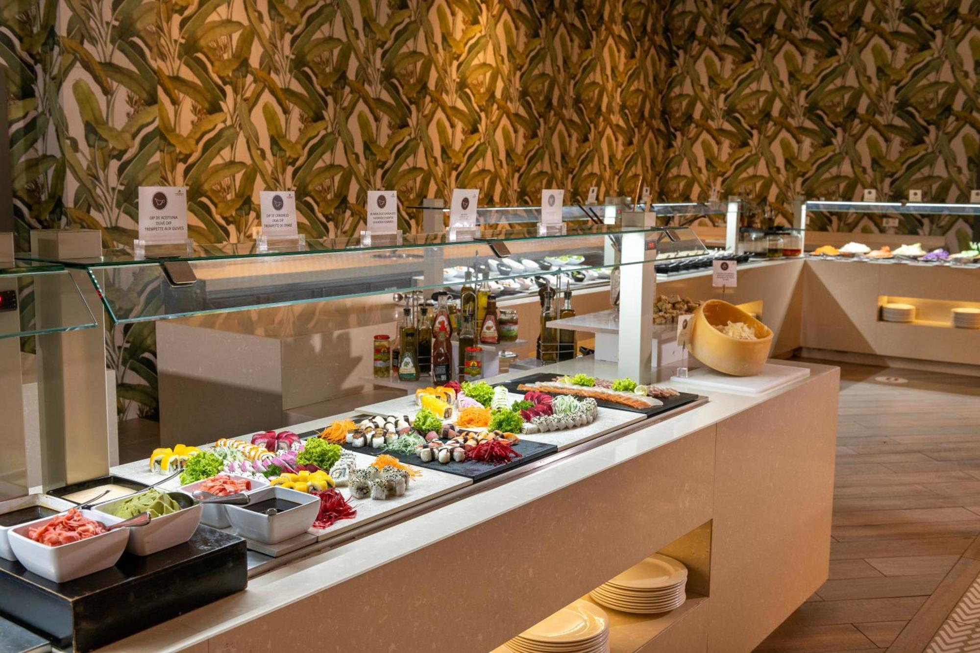Lopesan Costa Bavaro Resort, Spa & Casino 푼타 카나 외부 사진 A salad bar